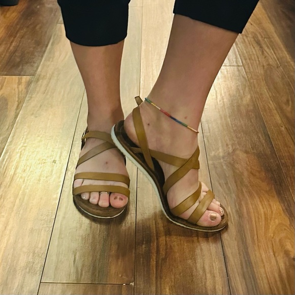 🎁Bundle 4 Free! 1st Kiss Strappy Camel Brown Sandals Size 8 - Picture 2 of 9